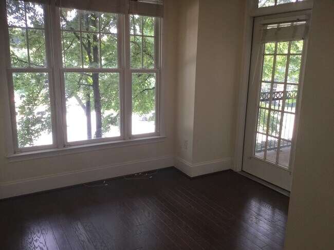 Foto del edificio - 825 Highland Ln NE