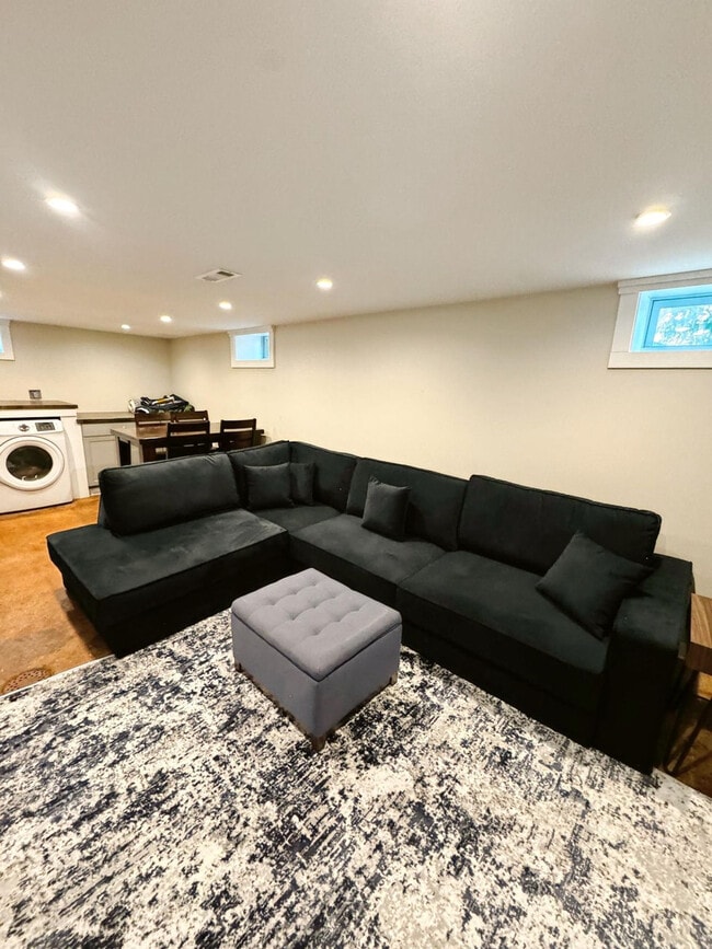 Building Photo - 1012 N Lawrence St