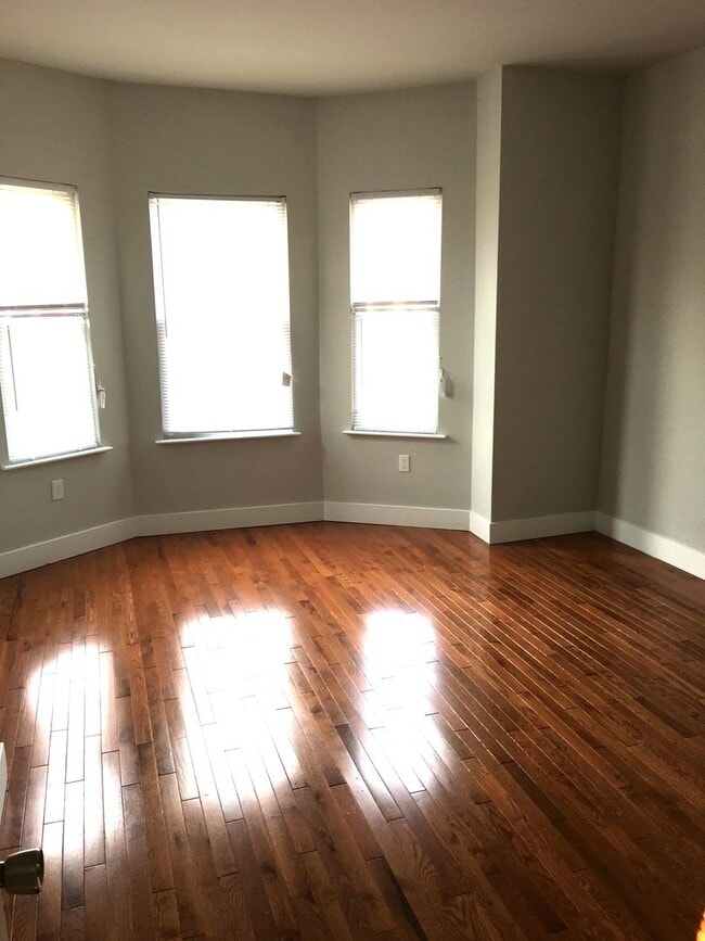 Building Photo - 5310 Pine St