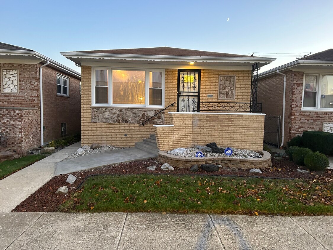 2247 W 79th Pl, Chicago, IL 60620 House Rental in Chicago, IL