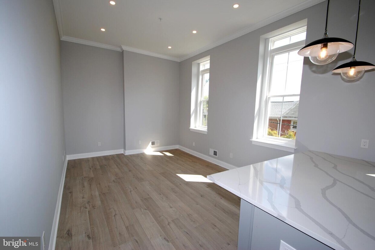 Primary Photo - 23 W Union St