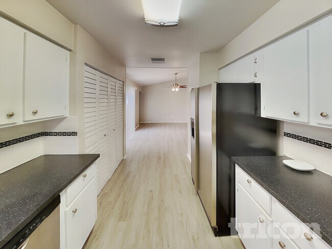 Building Photo - 39 Trotters Cir