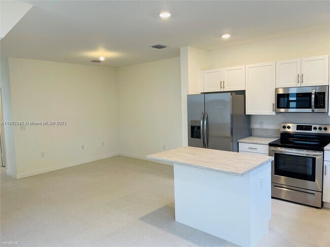 Foto del edificio - 3 br, 3 bath House - 20937 NE 8th Ave # 20937