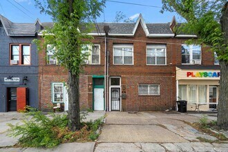 Building Photo - 219 MALLON Ave