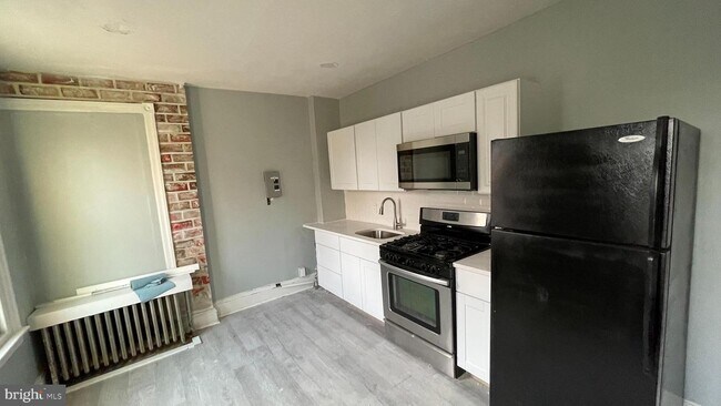 Building Photo - 312 W Grange Ave