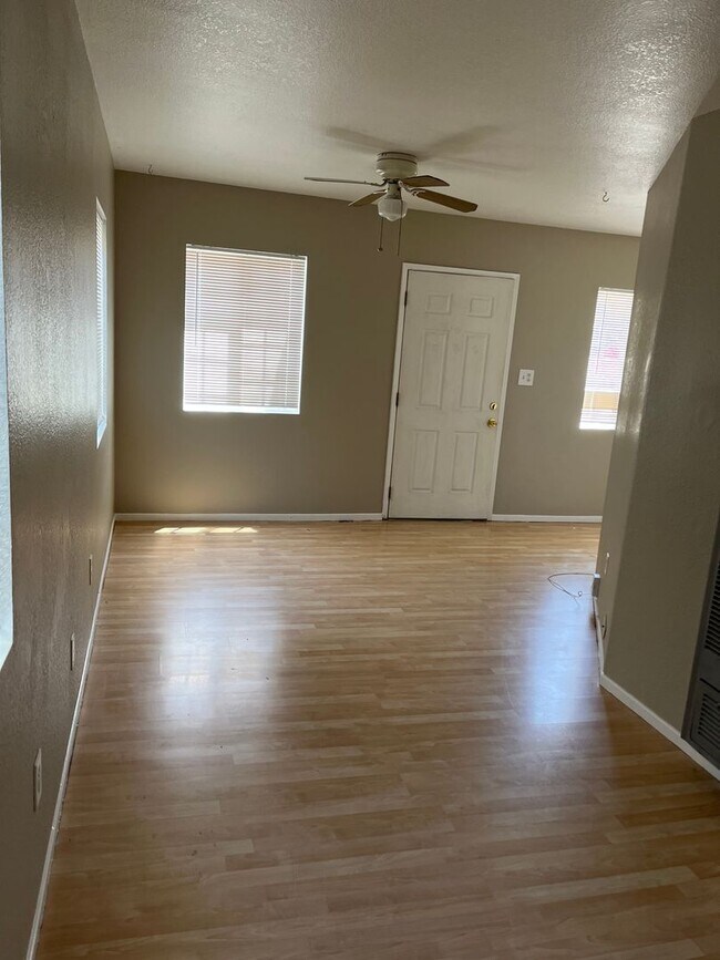 Foto del edificio - 4366-4368 Felton St