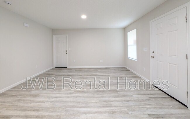 Building Photo - 2621 Silver St