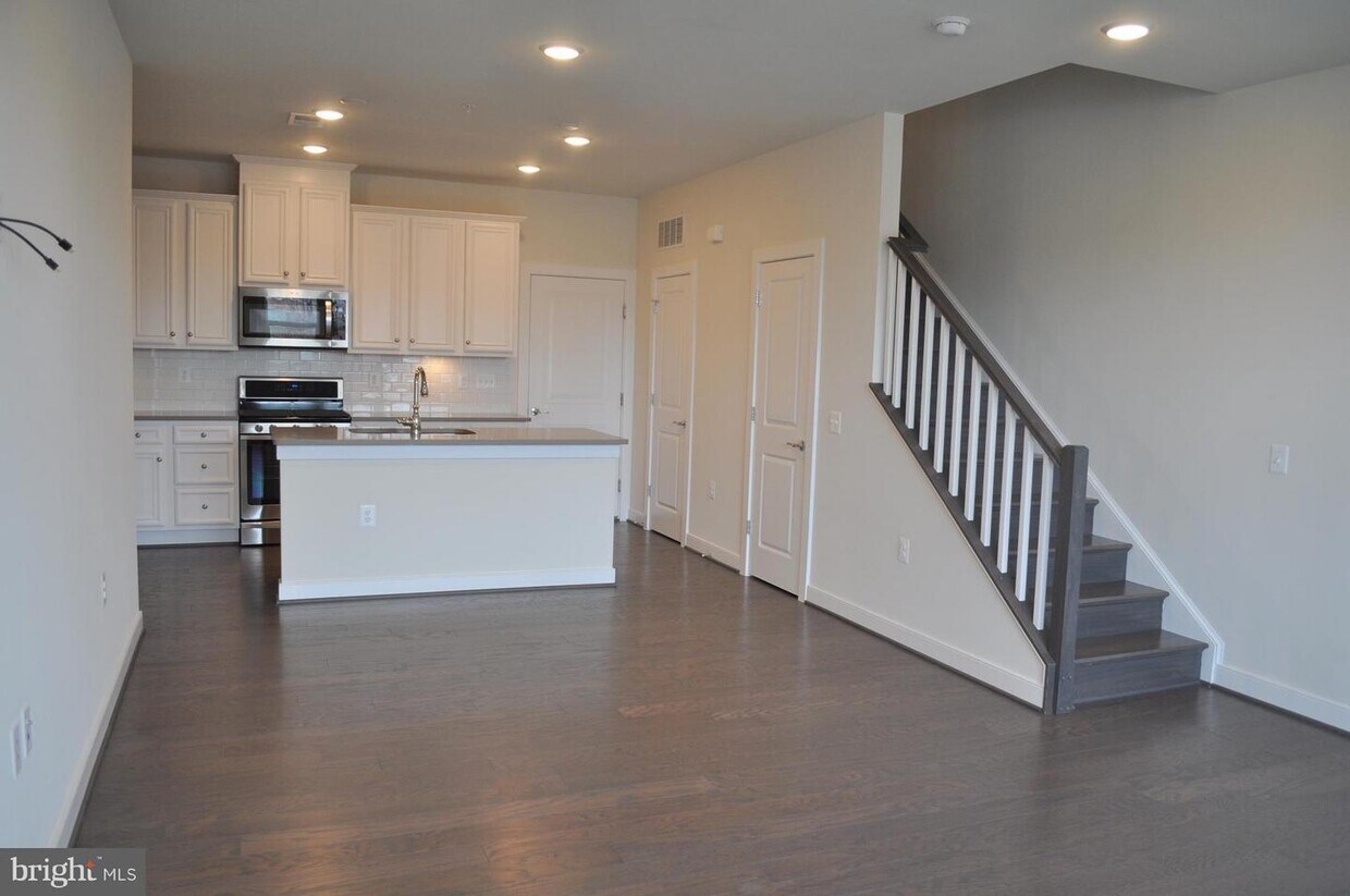 Foto principal - 13424 Arrowbrook Centre Dr