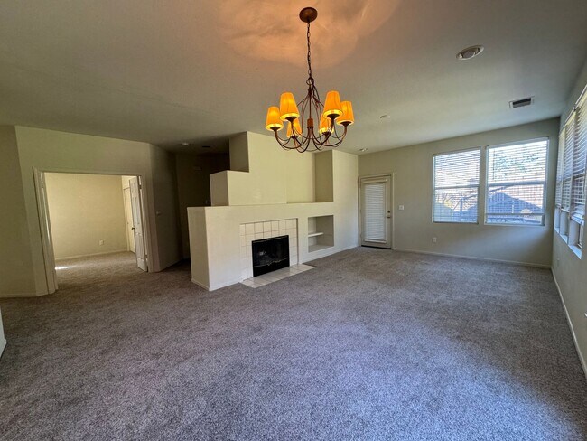 Building Photo - Brand new floors! Gated Community! End of ...