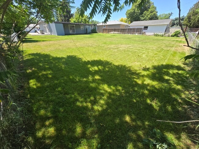 Building Photo - 1912 Tendoy Dr