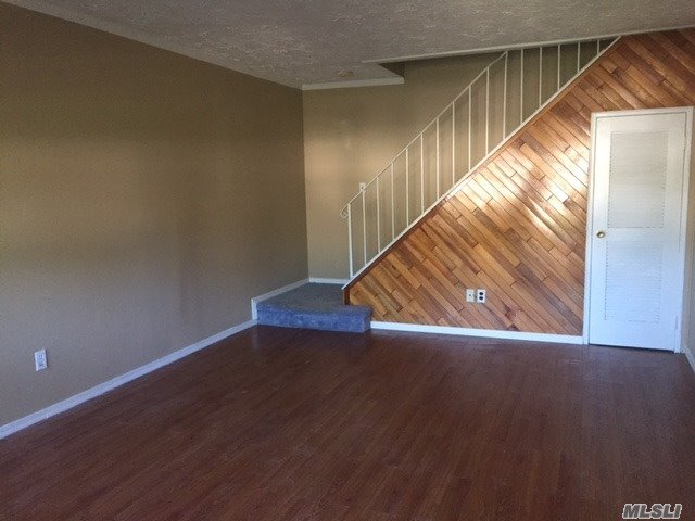 Building Photo - 89 Storm Dr