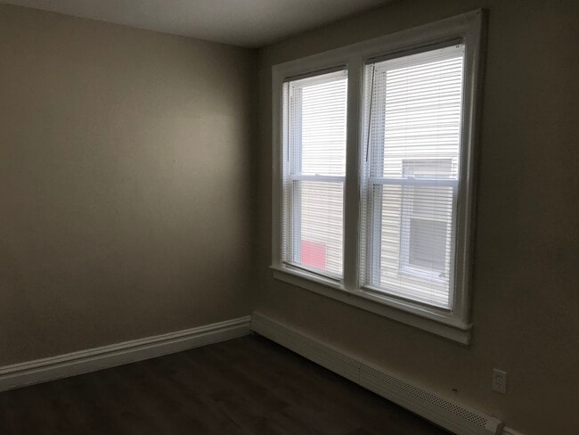 Building Photo - 17 Stegman St