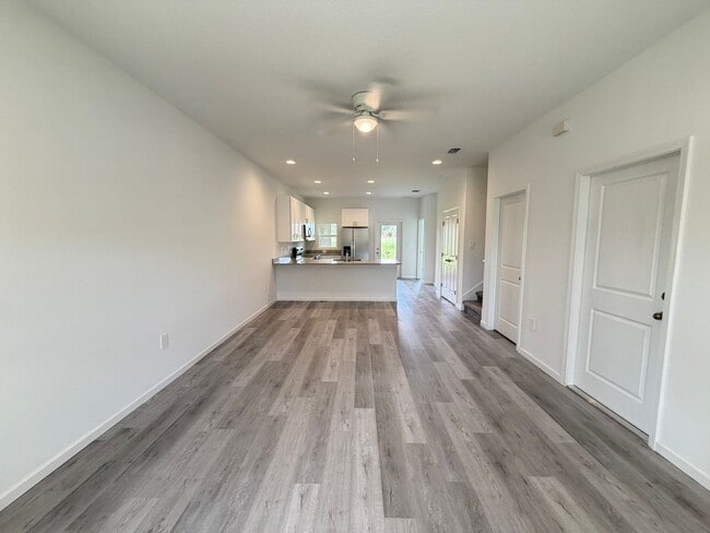 Building Photo - 5341 Vista Lago Dr