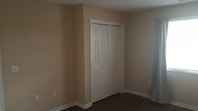 Foto del edificio - 589 Blue River Ct