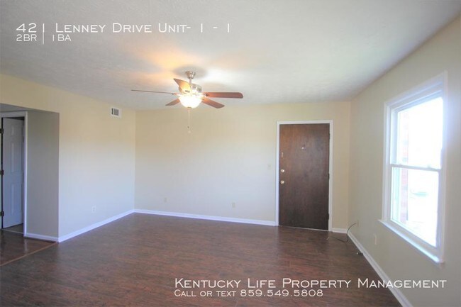 Building Photo - 421 Lenney Dr