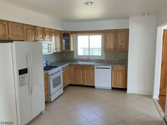 Foto del edificio - 253 Morrissee Ave
