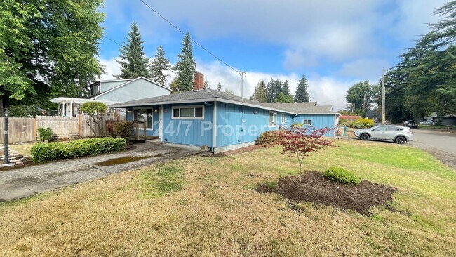 Foto del edificio - Beautiful 4 BD | 2 BA Corner Lot Home - Mi...