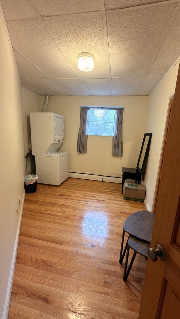 Building Photo - Gorgeous 1.5 bed with great location in Newton available NOW!