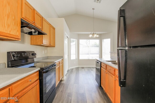 Building Photo - 1531 W St Catherine Ave