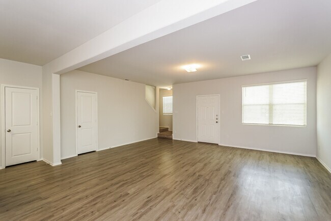 Foto del edificio - 5212 Applegate Dr