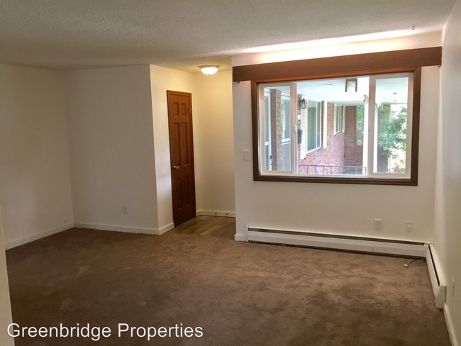 Building Photo - 3201 SW Marigold St