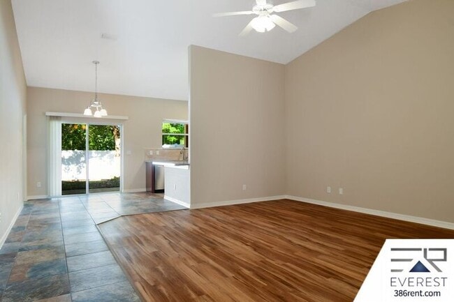 Foto del edificio - 27 Raintree Pl