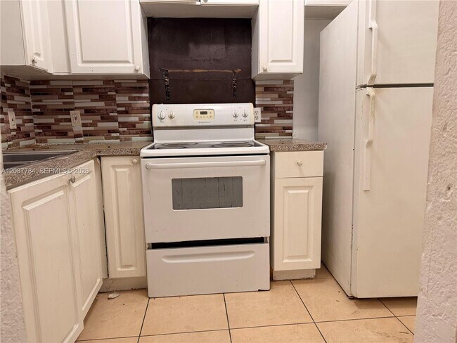 Foto del edificio - 770 NE 128th St