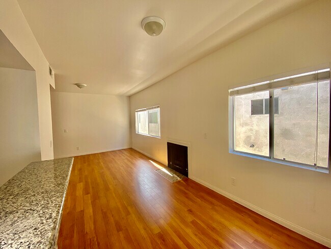 Foto del edificio - 6139 Fountain Ave