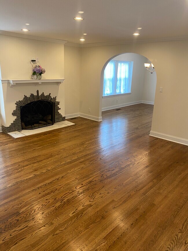 Fotografía del edificio - 1404 Greywall Ln