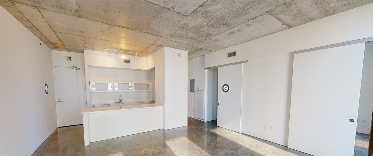 Photo - 930 Poydras Apartments