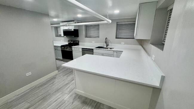 Foto del edificio - 5454 W Berteau Ave