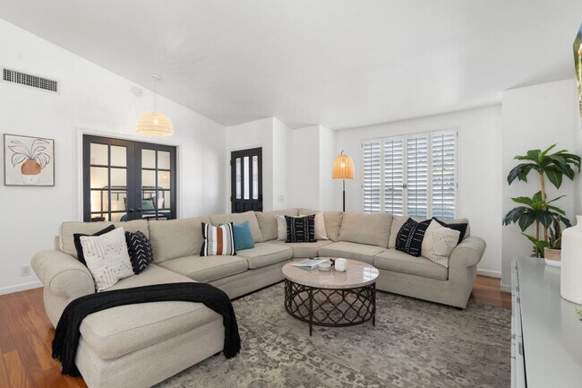 Foto del edificio - 6415 E Beverly Ln