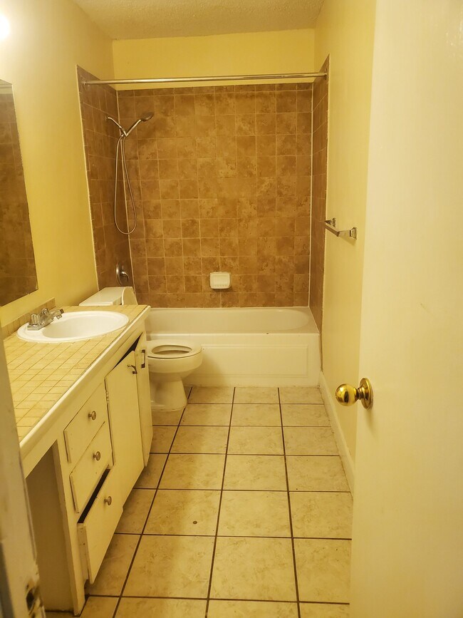 Foto del edificio - 1750 E Cherry St