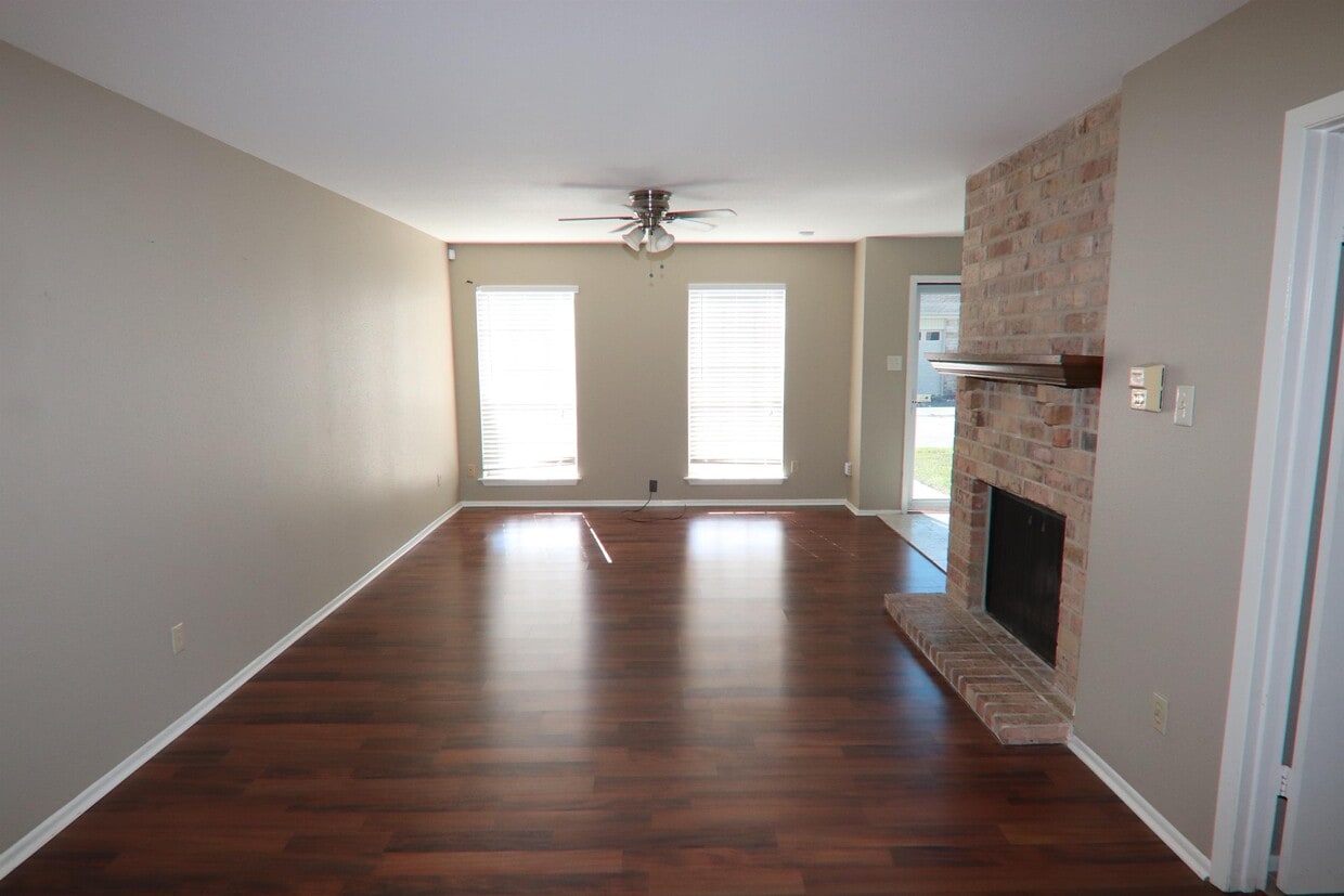 Foto principal - 1021 Park Meadow Dr