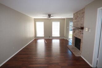 Building Photo - 1021 Park Meadow Dr