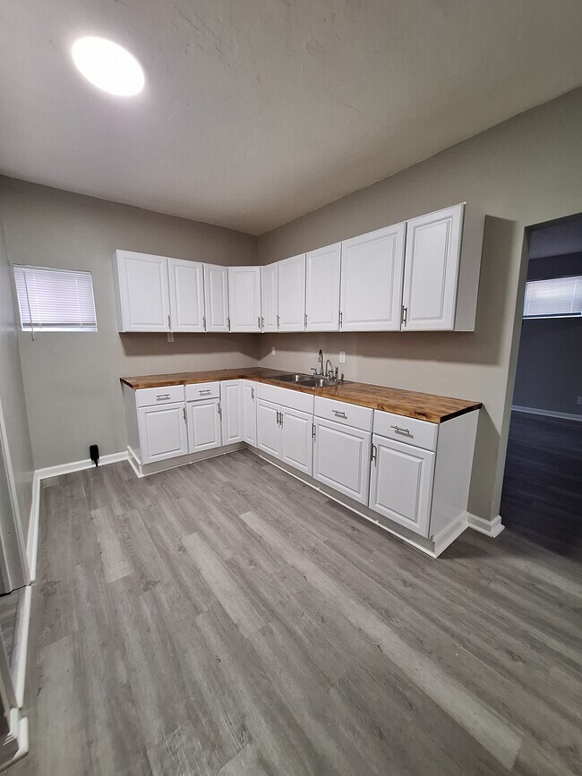 Foto del edificio - 627 E 2nd Ave