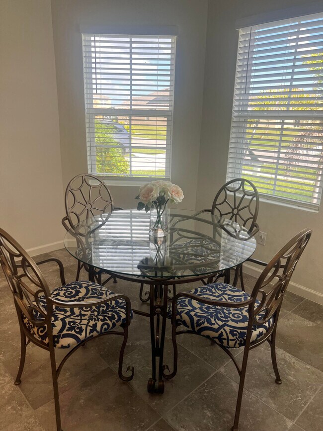 Foto del edificio - 3213 Trinity Cir