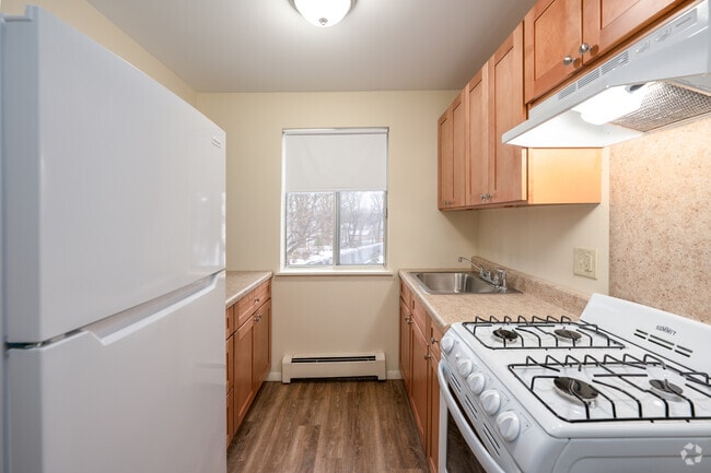 1BR, 1BA - 800SF - Kitchen - East Bay Apartments