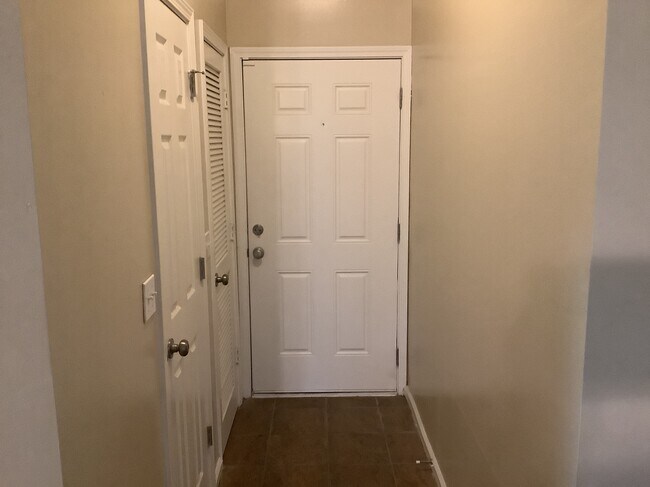 Foto del edificio - 2377 Companion Cir E