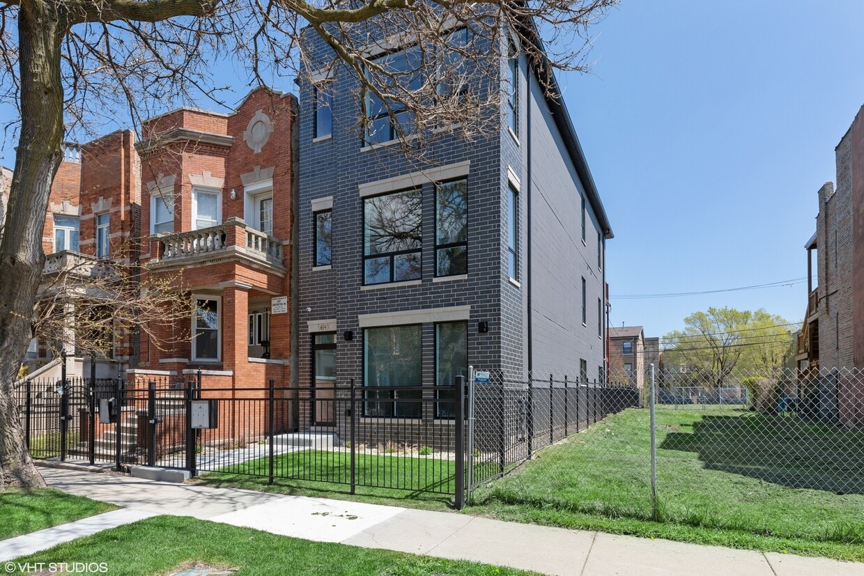 Primary Photo - 4943 S St Lawrence Ave