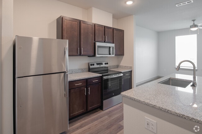 1BR, 1BA - 700SF - Kitchen - Gala at Ridgmar