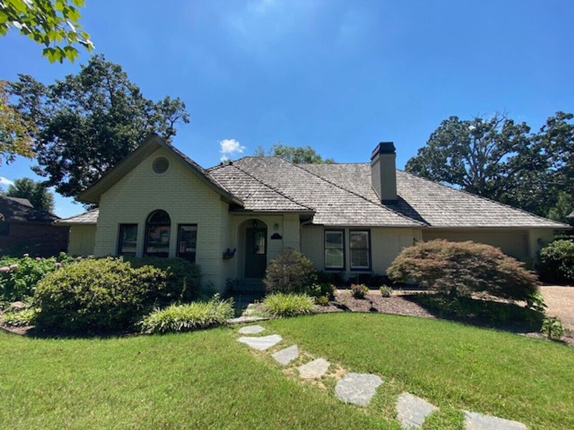 Primary Photo - Gorgeous Home In Pinnacle Country Club!