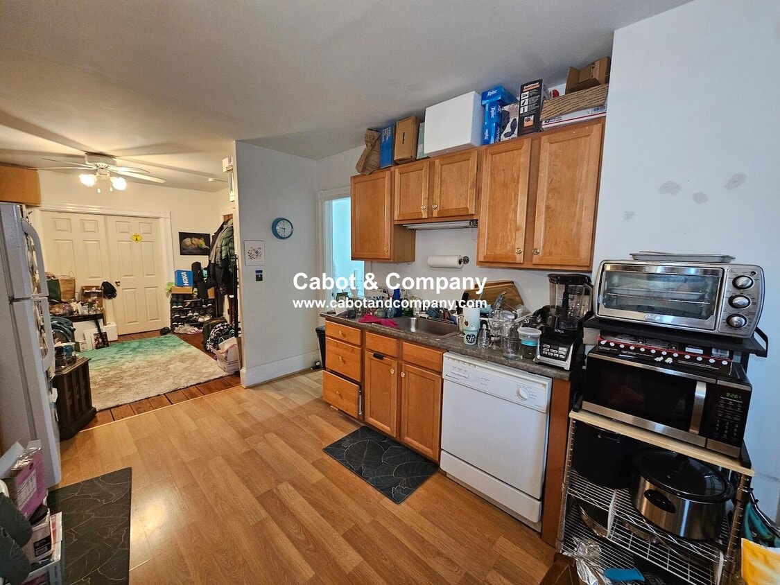 Primary Photo - 12 Mead St