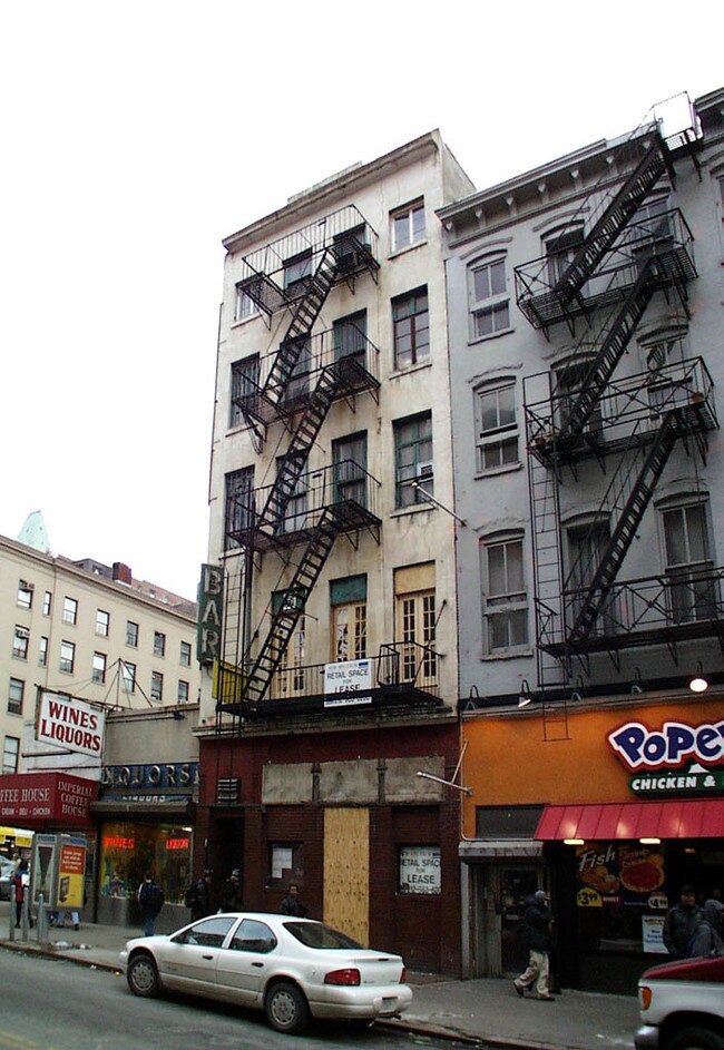 Building Photo - 110 Chambers St