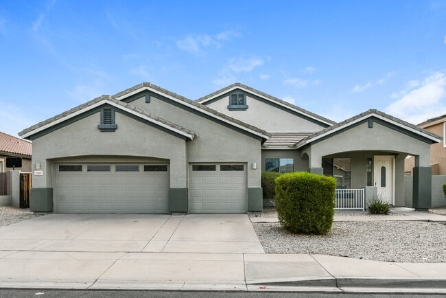 Building Photo - 2107 S Sabrina
