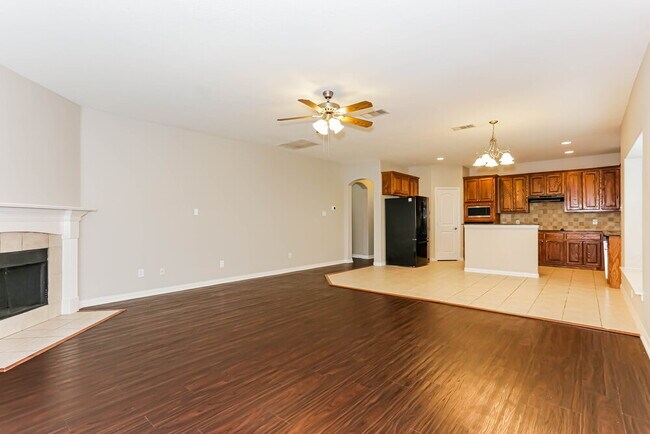 Building Photo - 127 Brook Hollow Ln