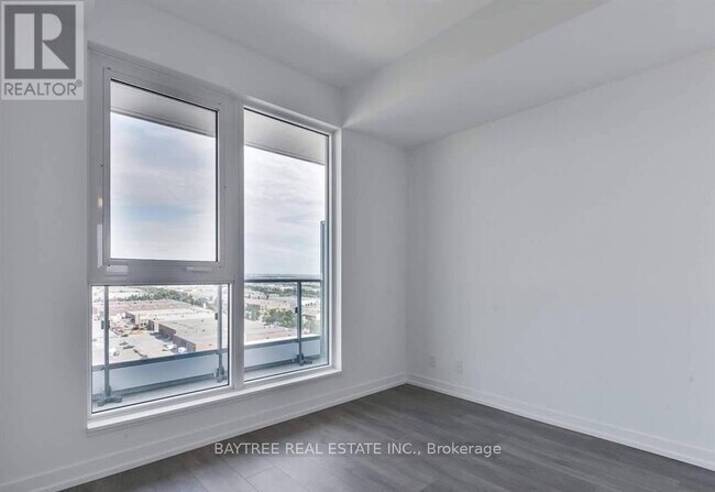 Photo du bâtiment - 898 Portage Pkwy