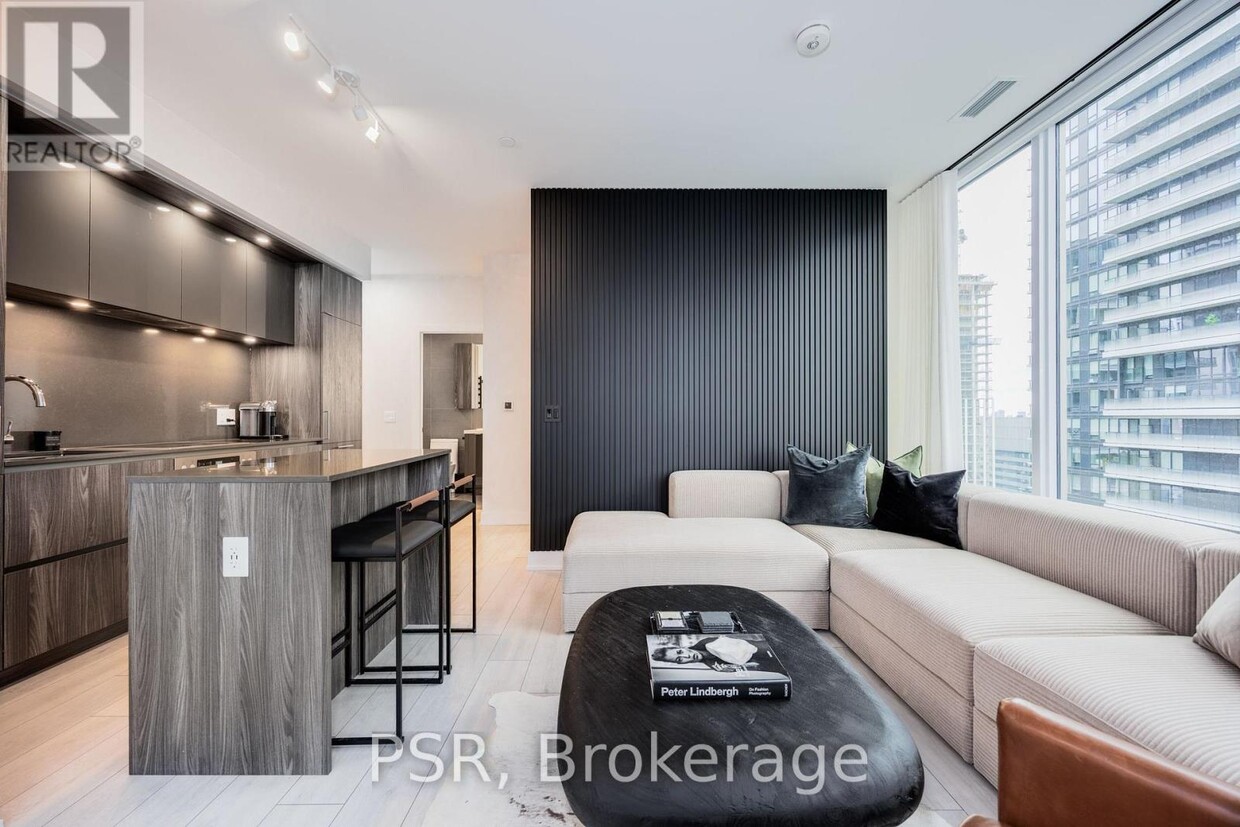 Photo principale - 35-3535 Mercer St