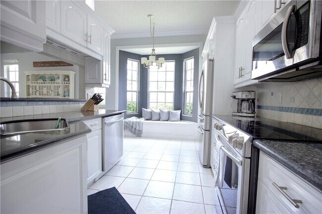 Foto del edificio - 7675 Eagle Point Dr