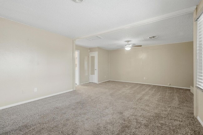 Building Photo - 2358 Glendale Dr